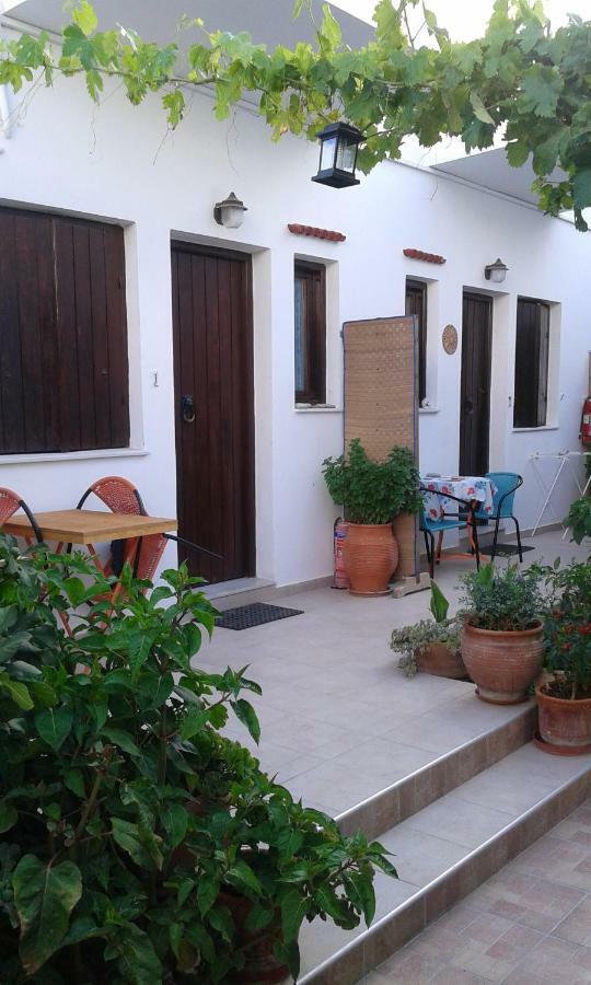 Αmmos Rooms Paleochora Buitenkant foto